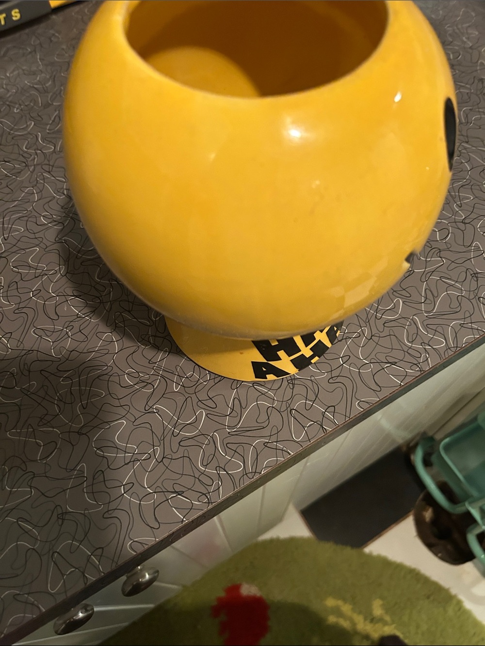 Vintage McCoy Yellow Smiley Face Ceramic Planter - Picture 4 of 7